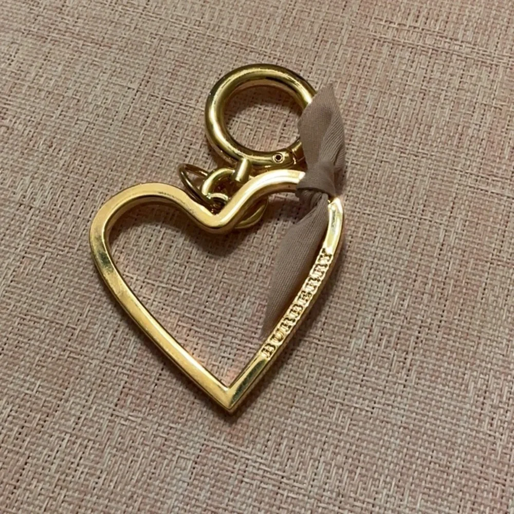 Burberry Gold Heart Key Holder NIB - Picture 1 of 4